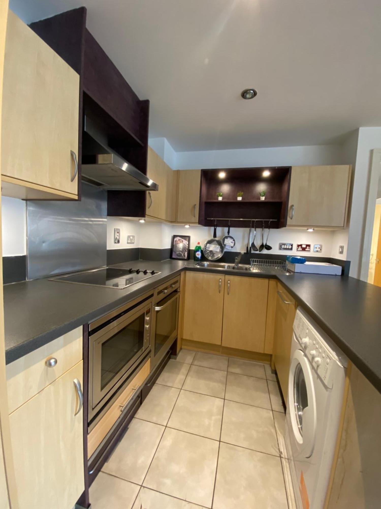 2 Bedroom Flat In Riverside West London Exterior photo